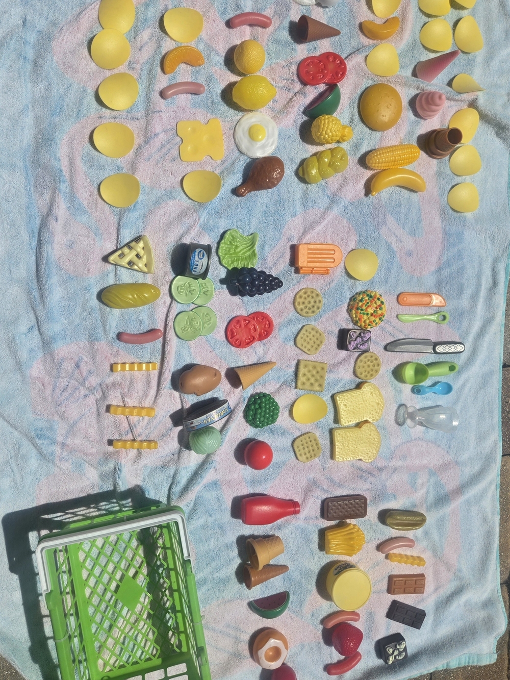 Kids Pretend Play Food Set - Assorted Colors. 95+ Piece Assortment Set